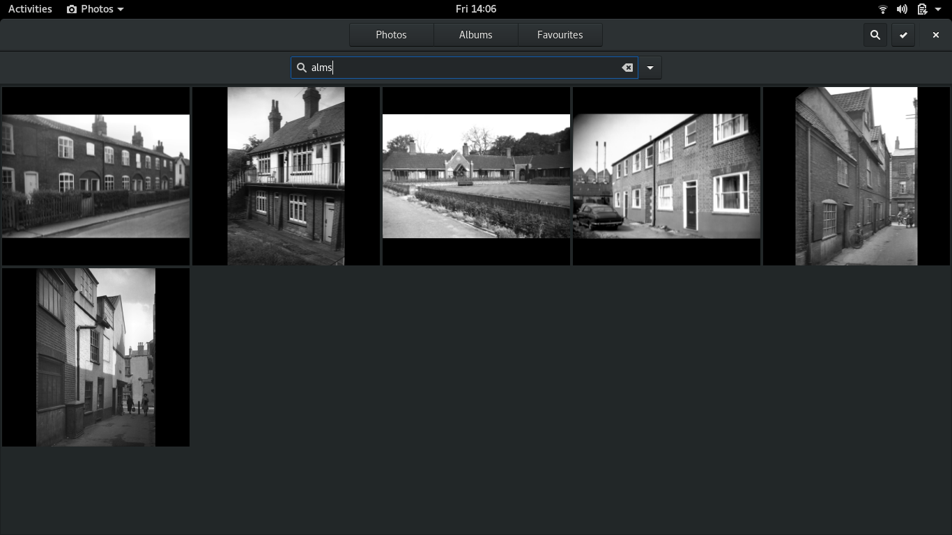 Fedora desktop screenshot: 28 photos