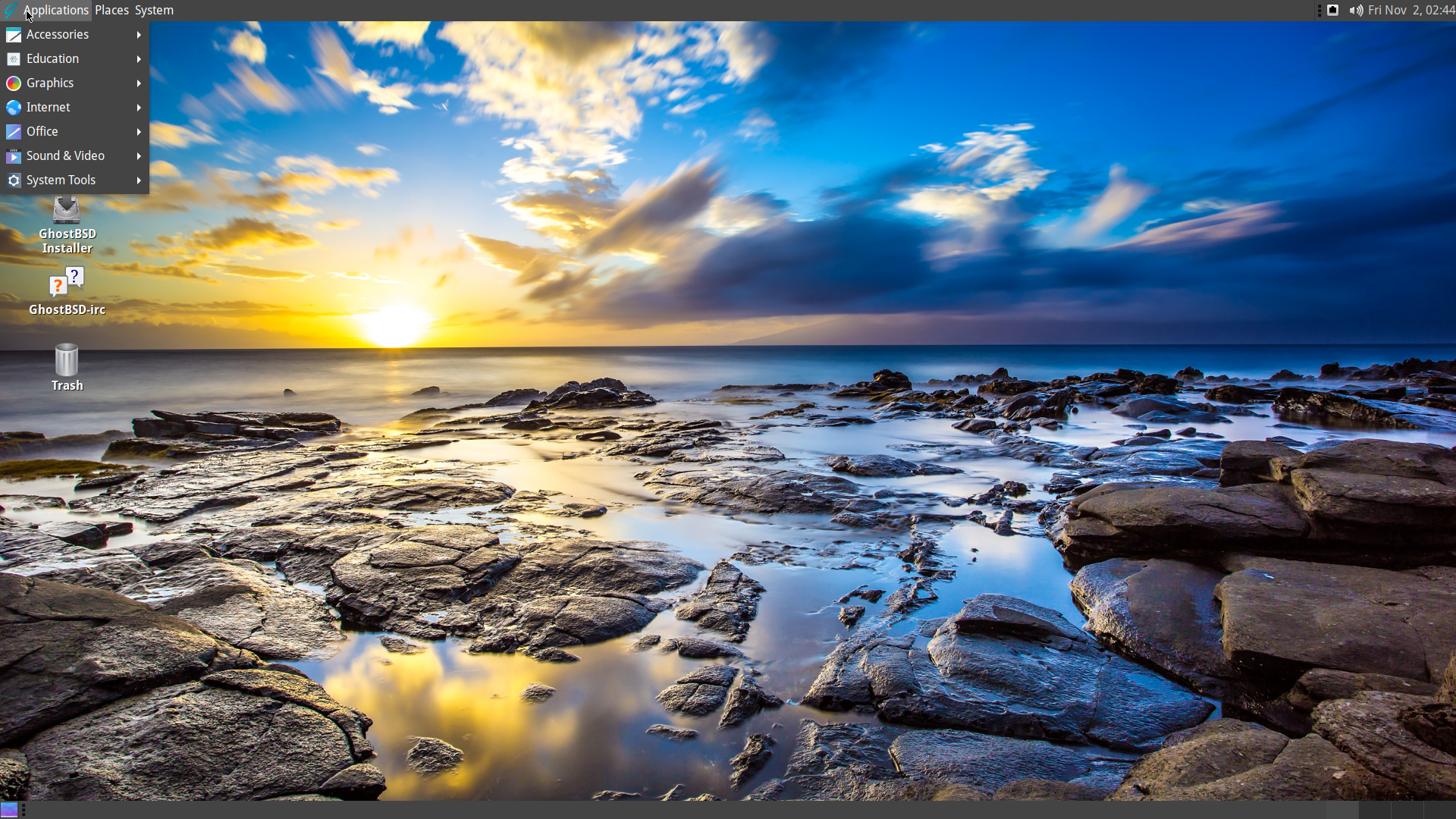 GhostBSD desktop screenshot: 18.10