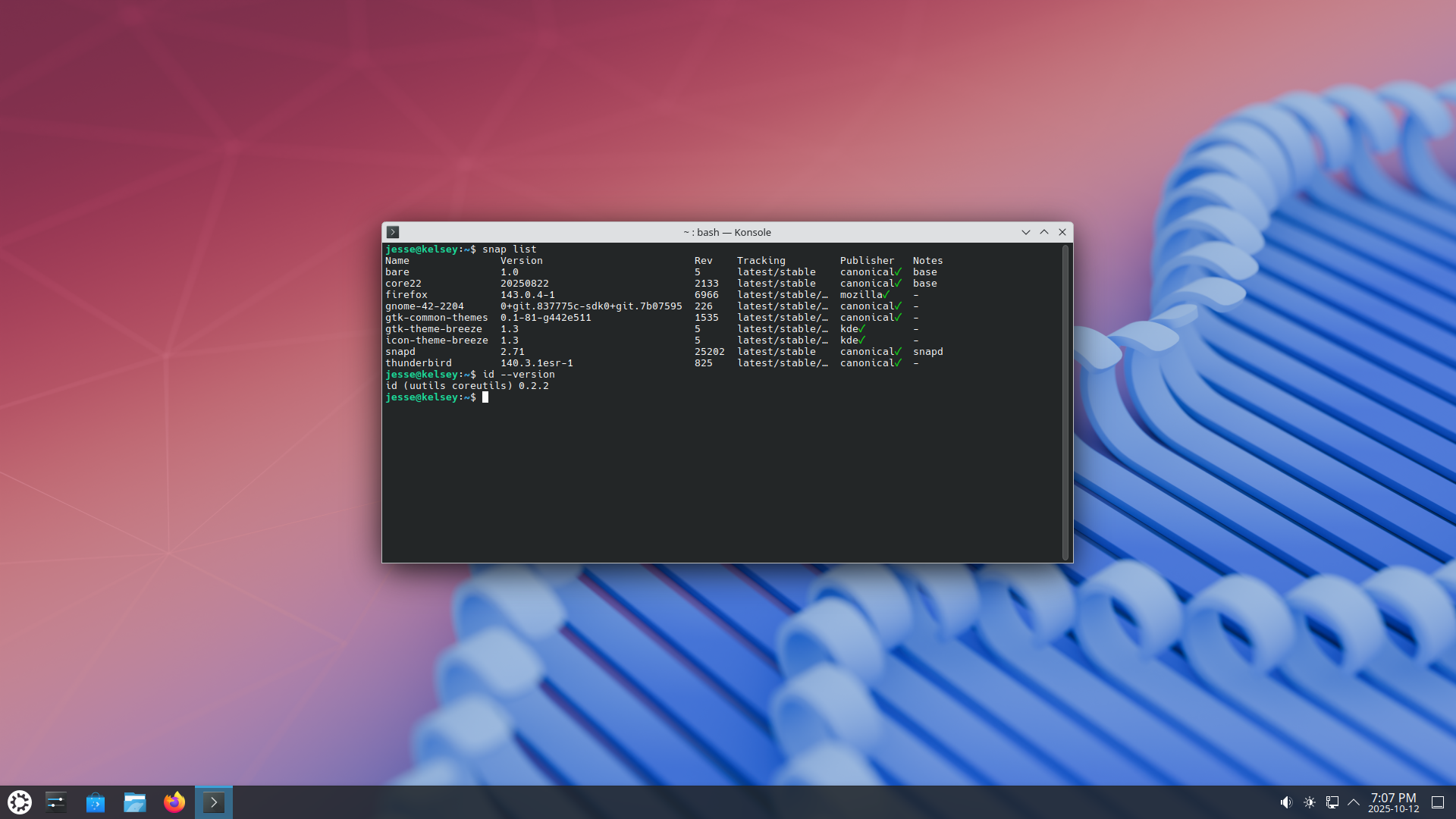 Kubuntu desktop screenshot: 25.10 snaps