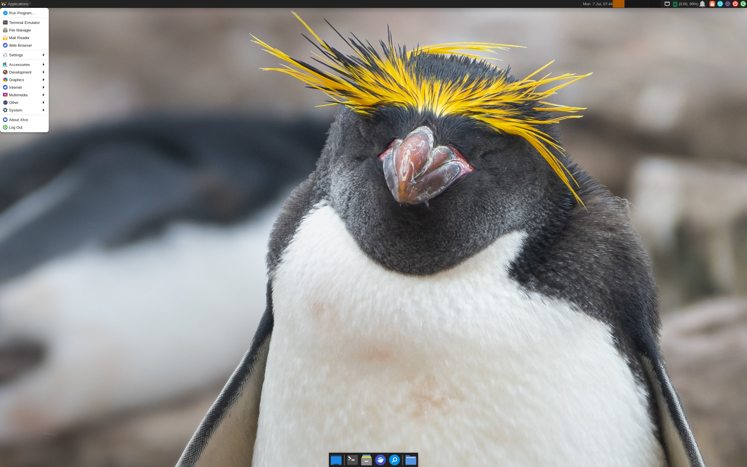 Macaroni desktop screenshot: 25.06 xfce