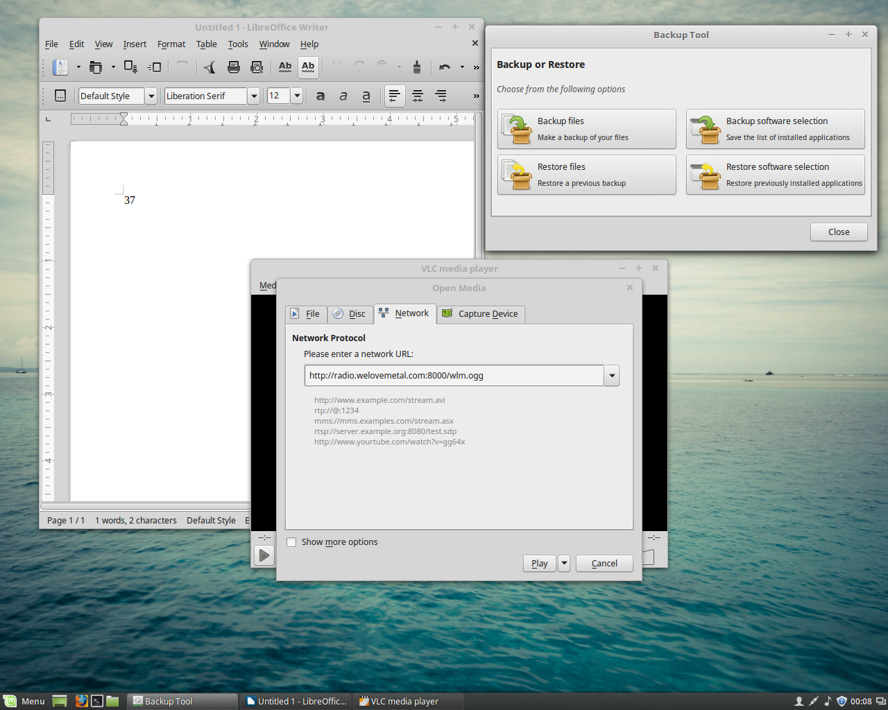 Linux Mint desktop screenshot: 2 lmde apps