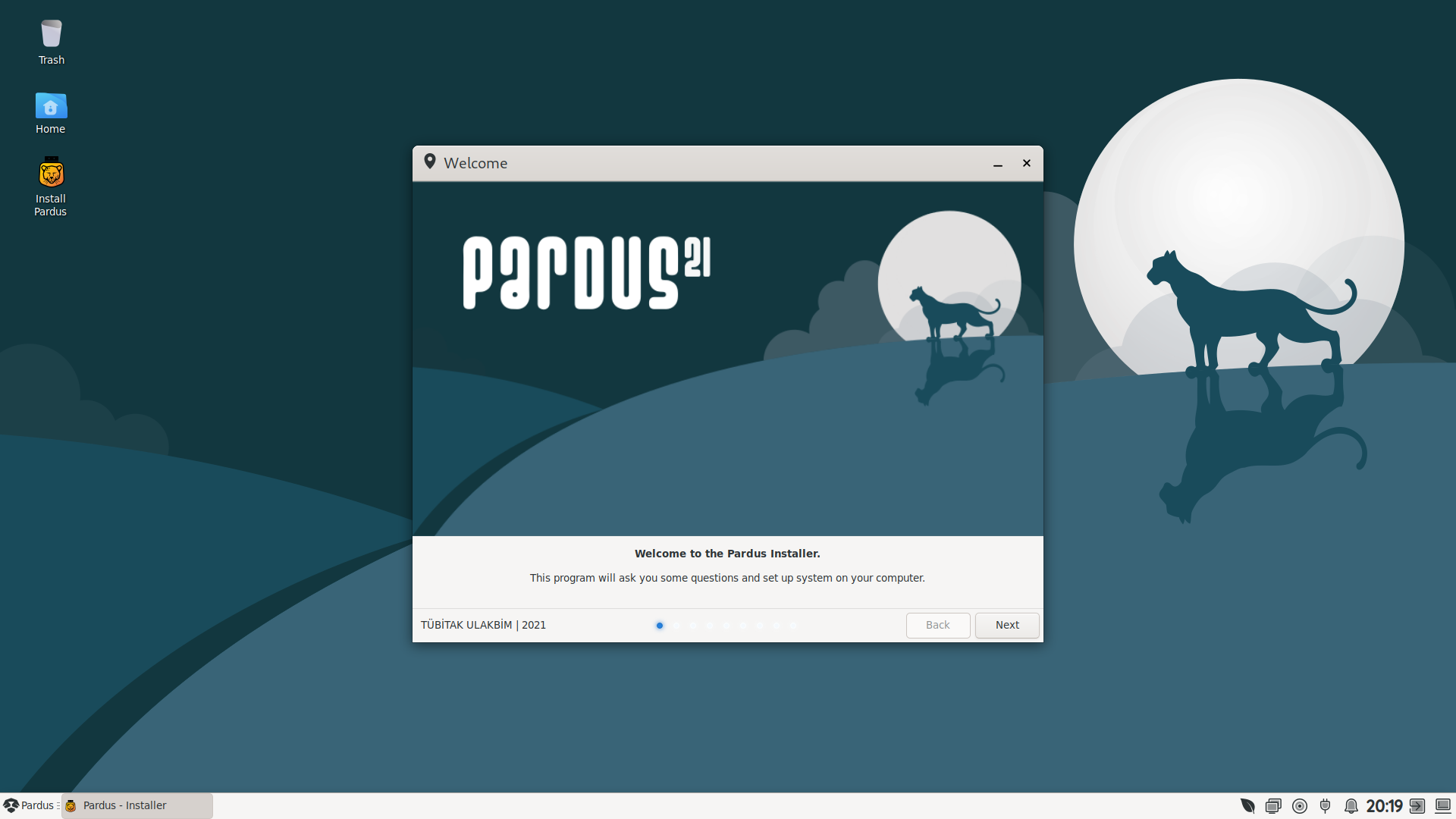 Pardus desktop screenshot: 21.1 pardus live desktop with installer
