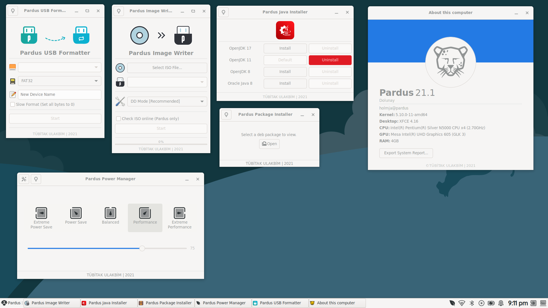 Pardus desktop screenshot: 21.1 pardus utilities