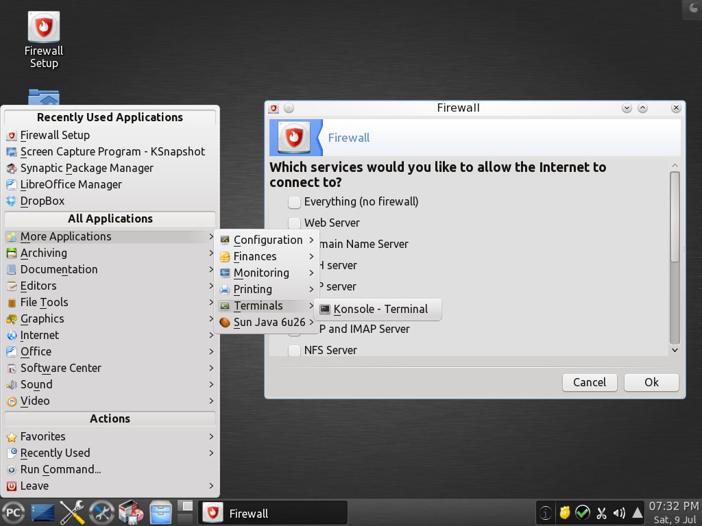 PCLinuxOS desktop screenshot: 2011.6 menu
