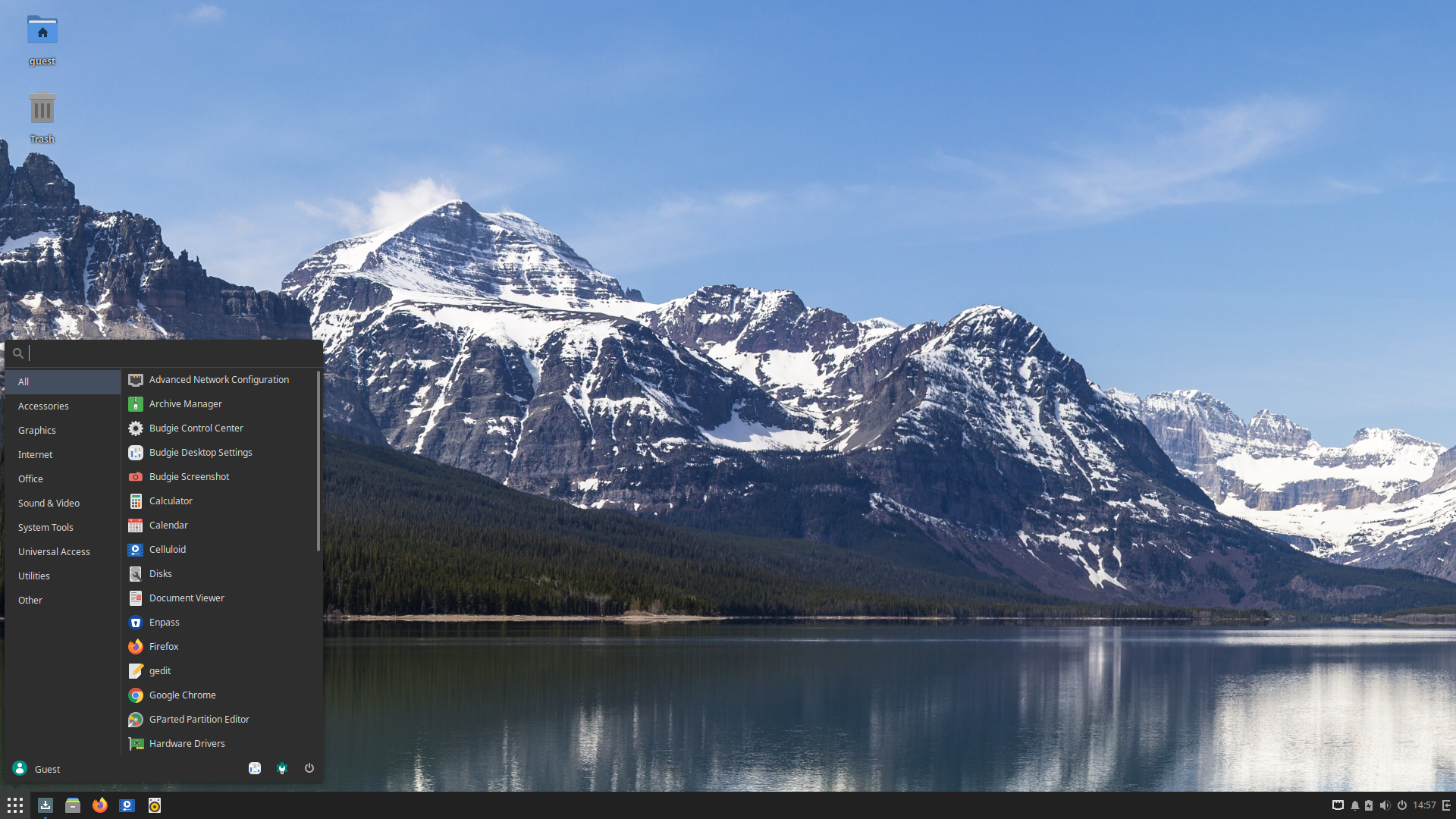 Solus desktop screenshot: 4.4 menu