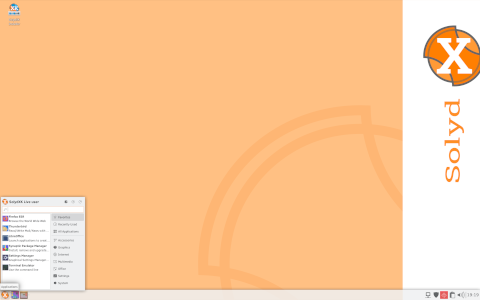 SolydXK desktop screenshot: Distribution overview