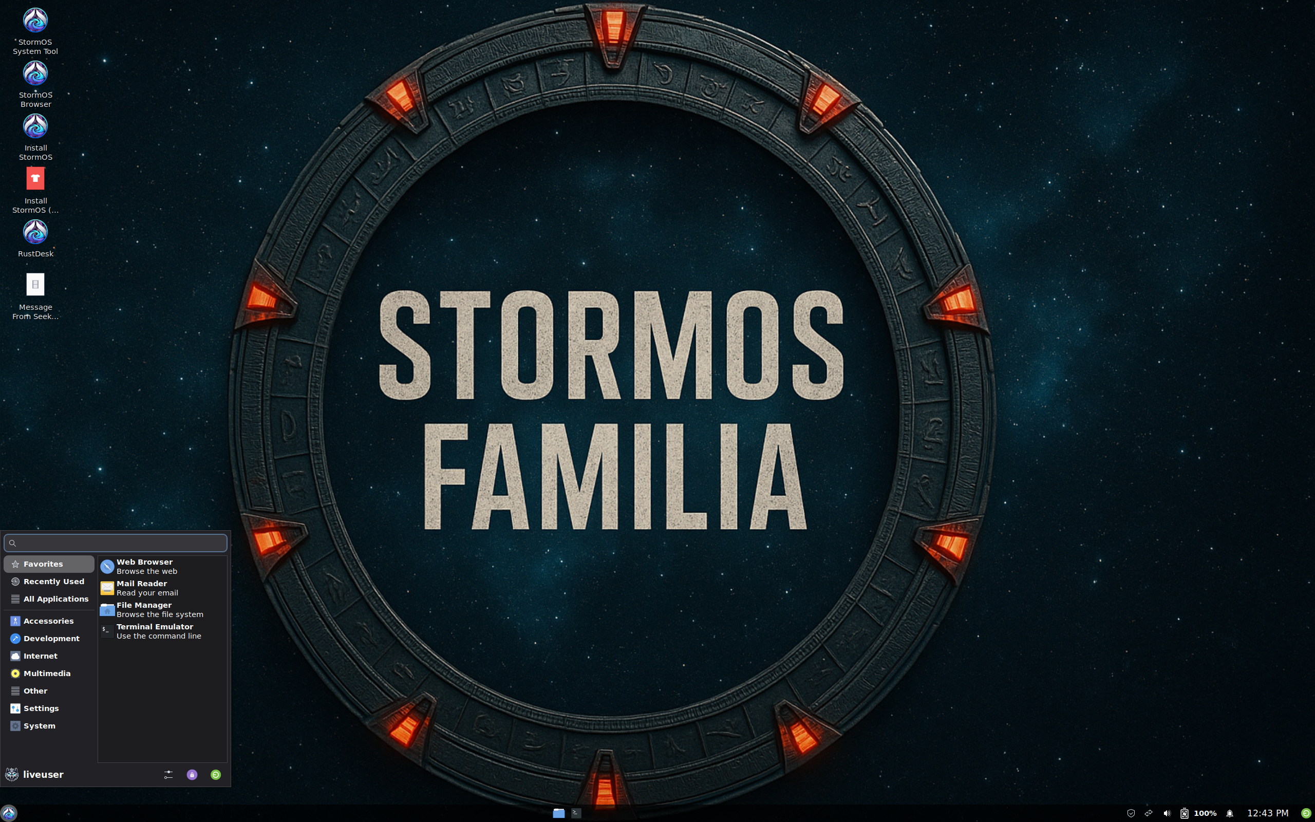 StormOS desktop screenshot: familia
